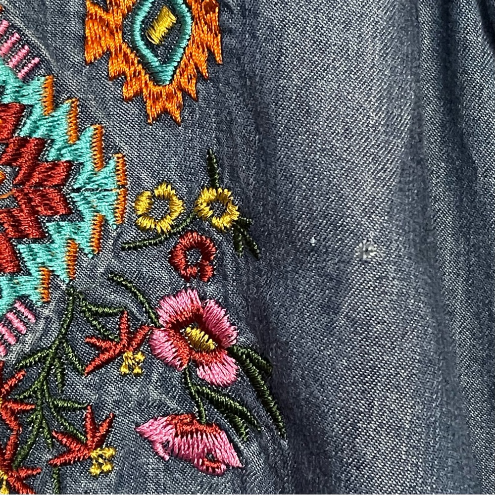 BOSTON PROPER  Denim Embroidered Top XS - Picture 6 of 15